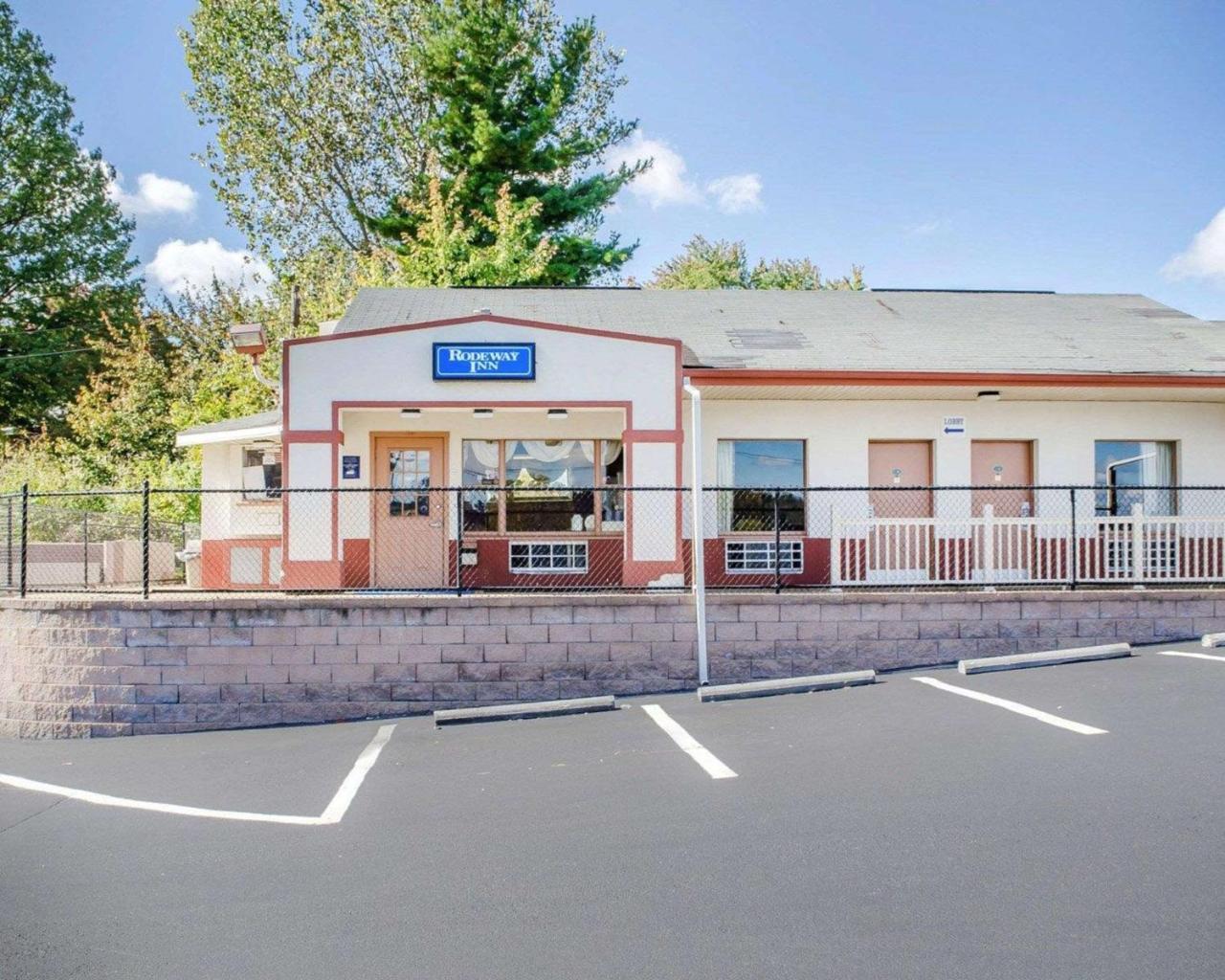 Rodeway Inn Harrisburg Ngoại thất bức ảnh