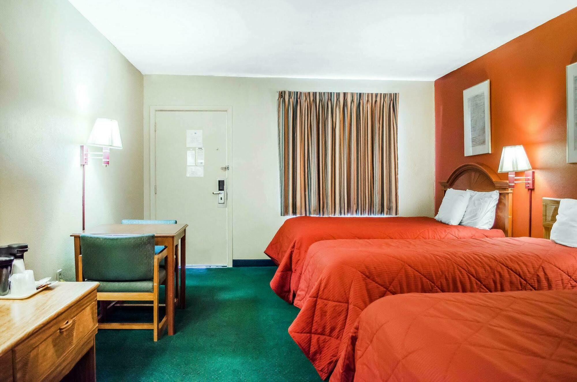 Rodeway Inn Harrisburg Ngoại thất bức ảnh