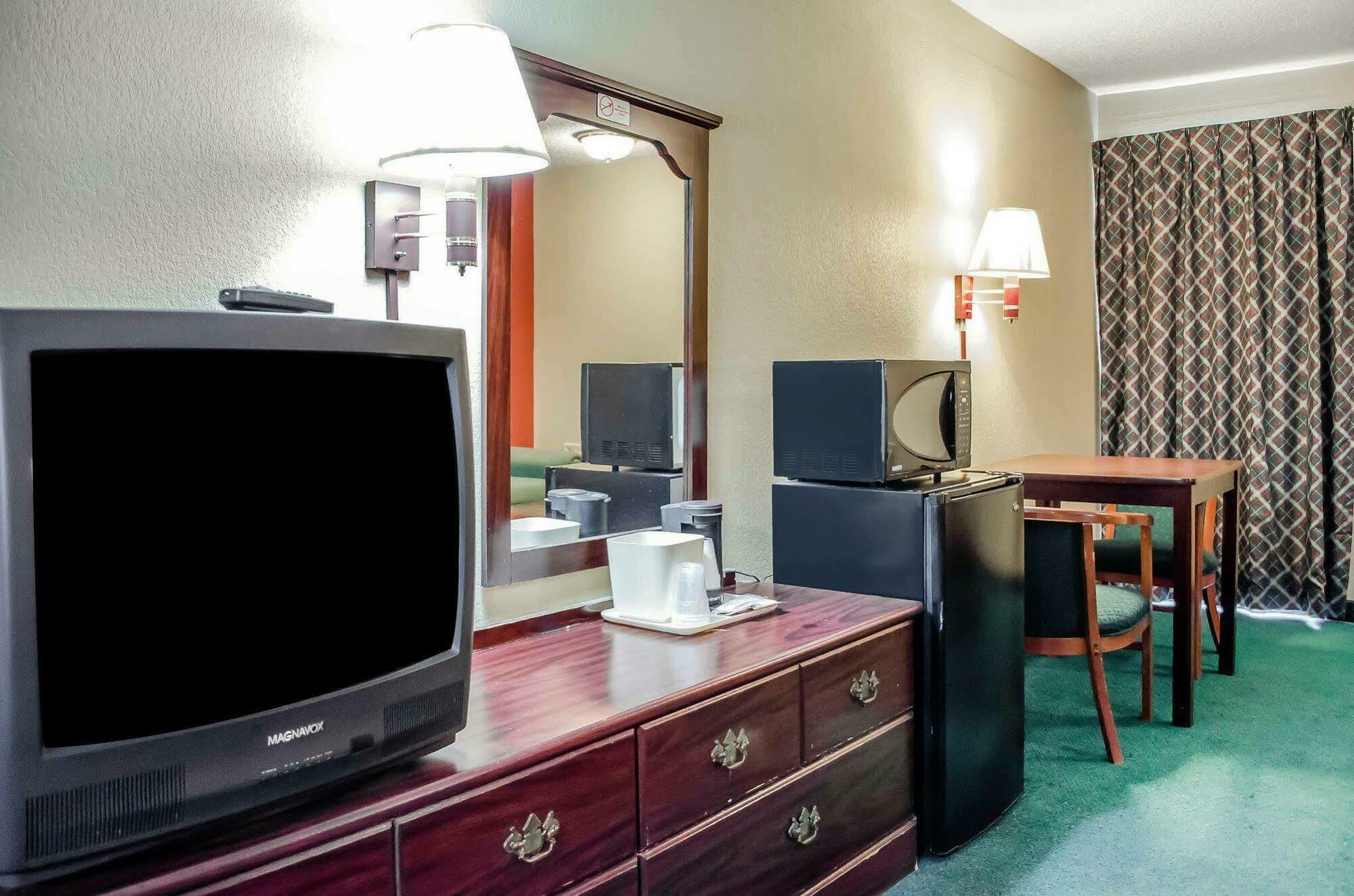 Rodeway Inn Harrisburg Ngoại thất bức ảnh