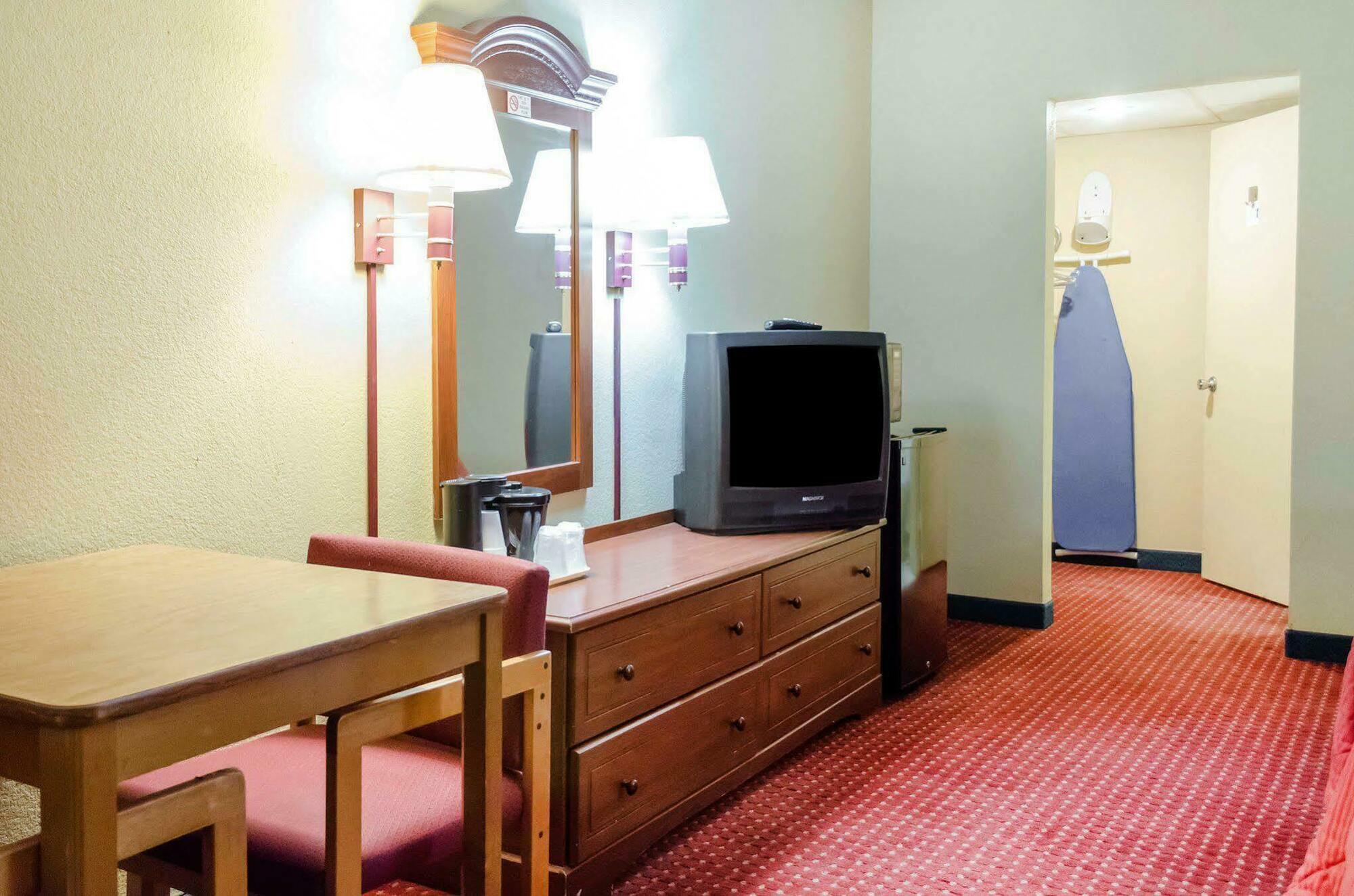 Rodeway Inn Harrisburg Ngoại thất bức ảnh